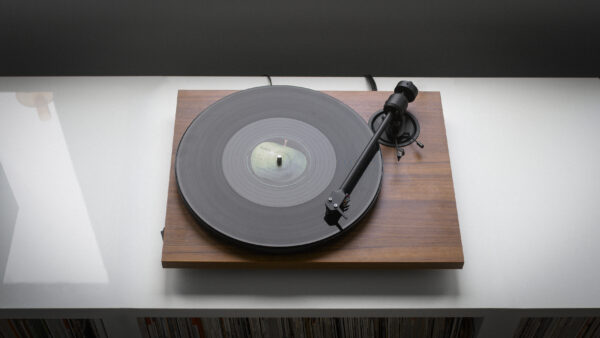 Pro-Ject Plattenspieler E1.2 Walnuss